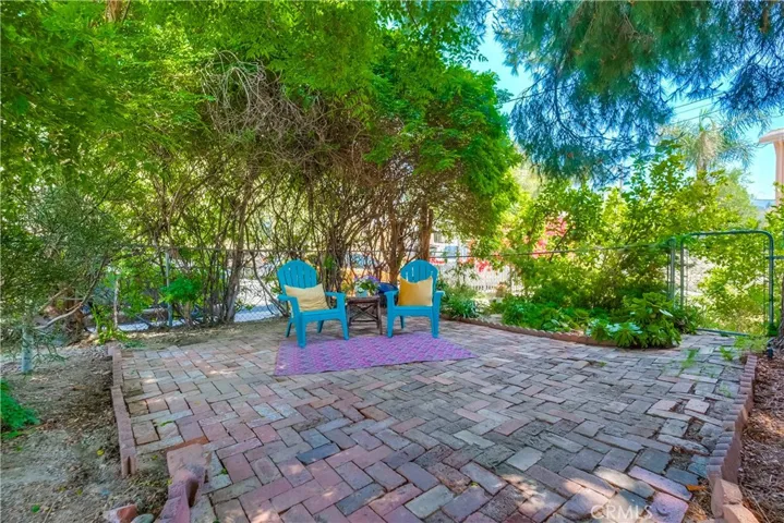 10215 Fernglen Avenue, Tujunga, California 91042