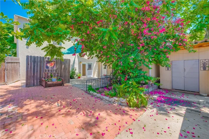 10215 Fernglen Avenue, Tujunga, California 91042