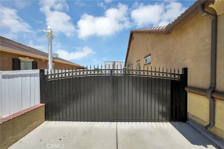 1635 E Whitlatch Drive, Lancaster, California 93535