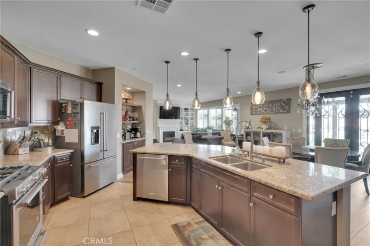 1635 E Whitlatch Drive, Lancaster, California 93535