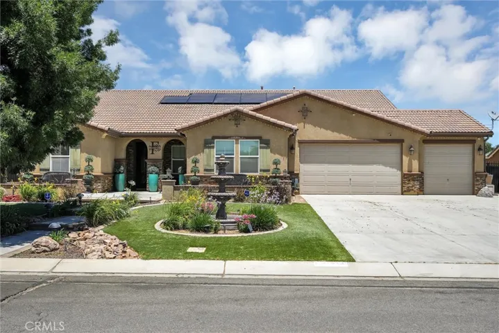 1635 E Whitlatch Drive, Lancaster, California 93535