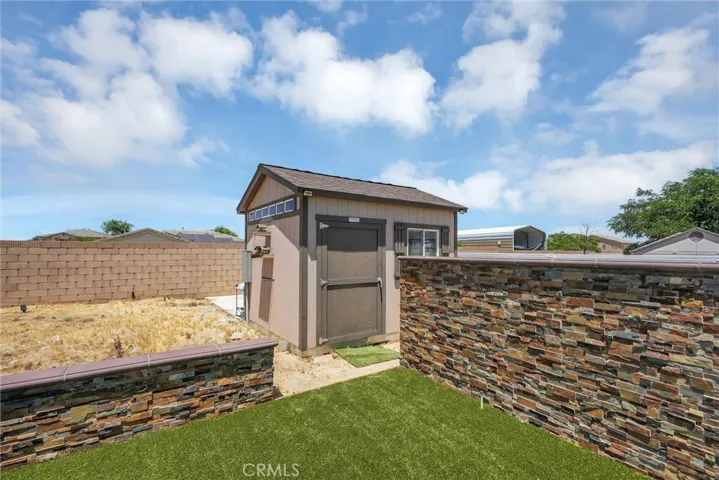 1635 E Whitlatch Drive, Lancaster, California 93535
