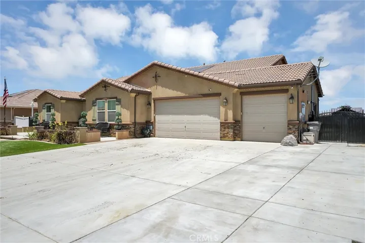 1635 E Whitlatch Drive, Lancaster, California 93535