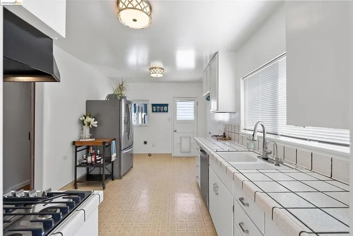 3141 64th Avenue, Oakland, California 94605