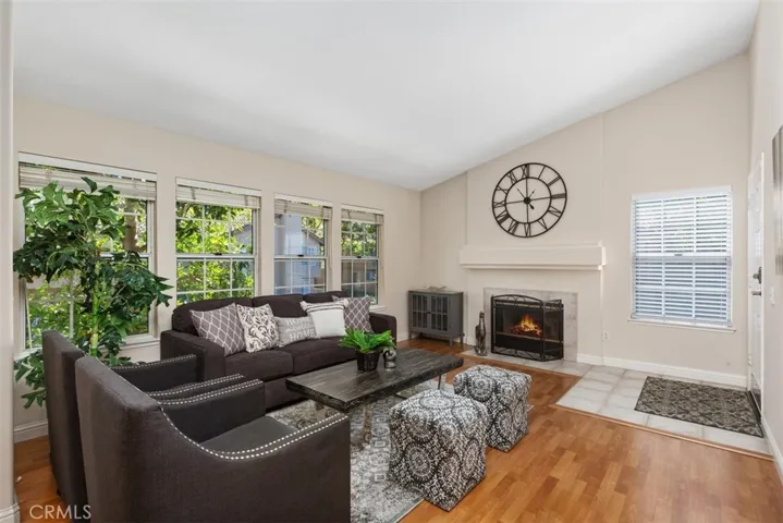 Charming Living Room with Fireplace and high ceilings