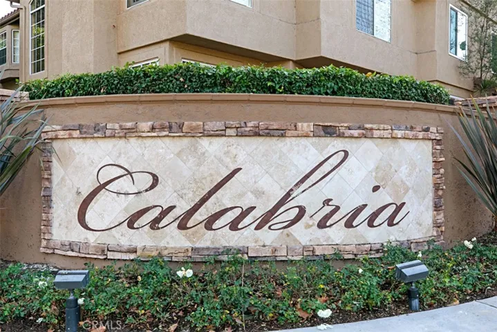 Convenient Location and Well Maintained Community