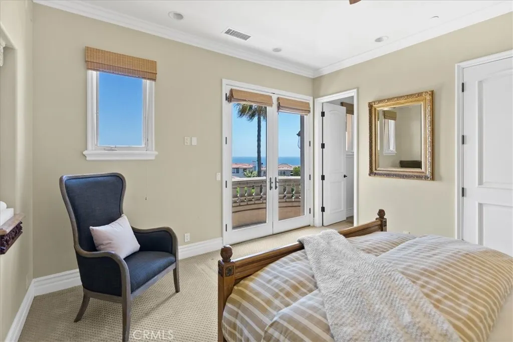 Secondary Bedroom has ocean view!