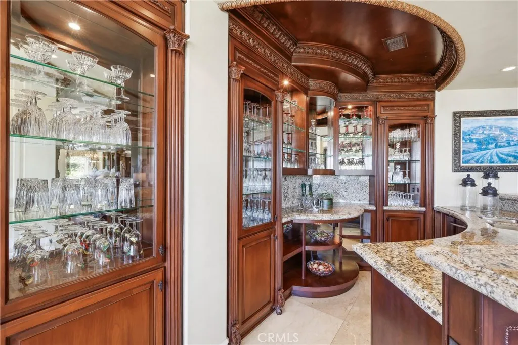 Entertain in luxury at this divine wet bar!