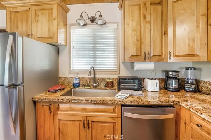 39030 Willow Landing Road, Big Bear Lake, California 92315
