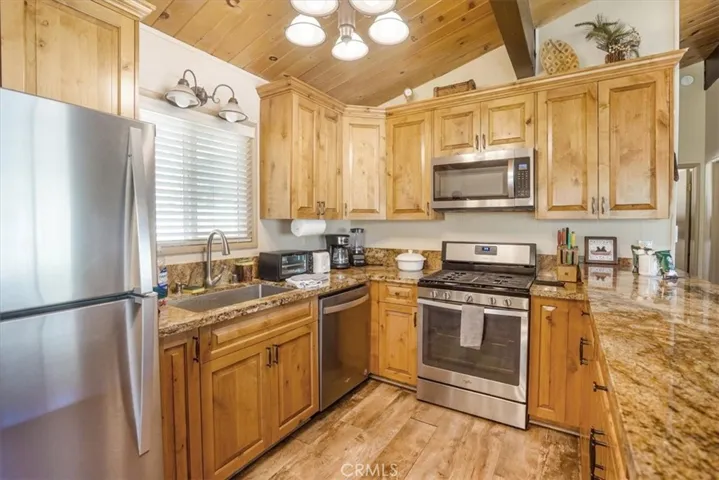 39030 Willow Landing Road, Big Bear Lake, California 92315