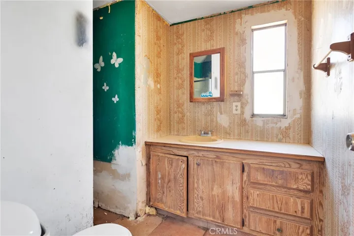 9339 Vinton Road, Phelan, California 92371