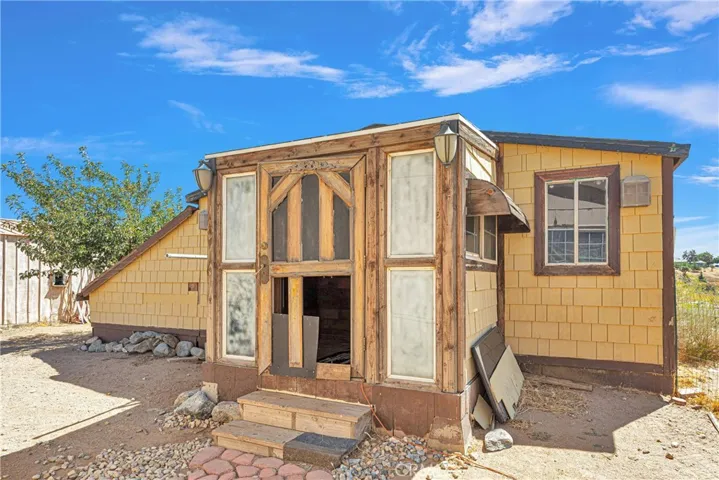 9339 Vinton Road, Phelan, California 92371