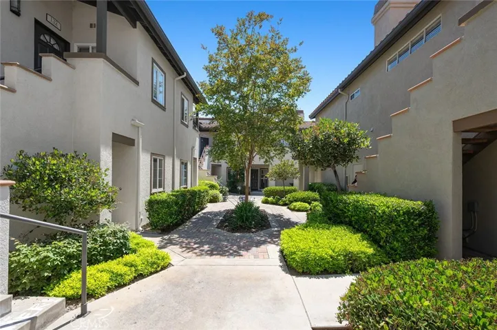 Charming common area landscaping and walkways