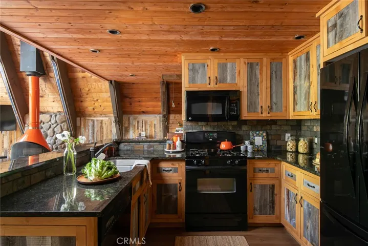27861 Rainbow Drive, Lake Arrowhead, California 92352