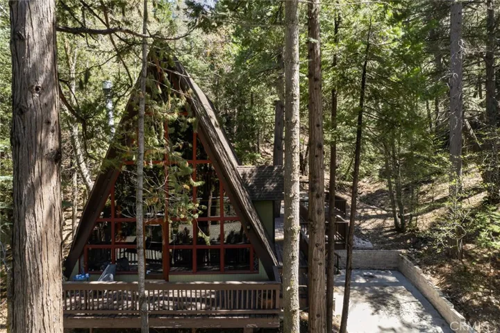 27861 Rainbow Drive, Lake Arrowhead, California 92352