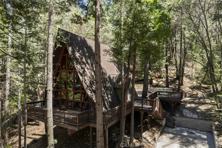 27861 Rainbow Drive, Lake Arrowhead, California 92352