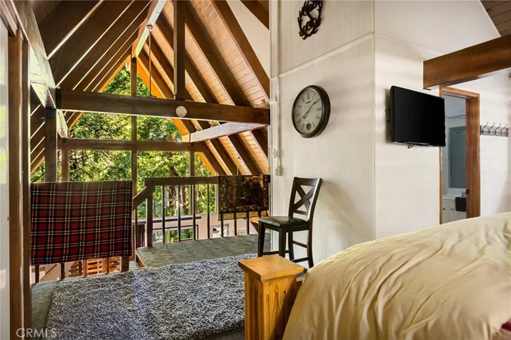 Wake up to the Amazing Views of the Forest Outside!