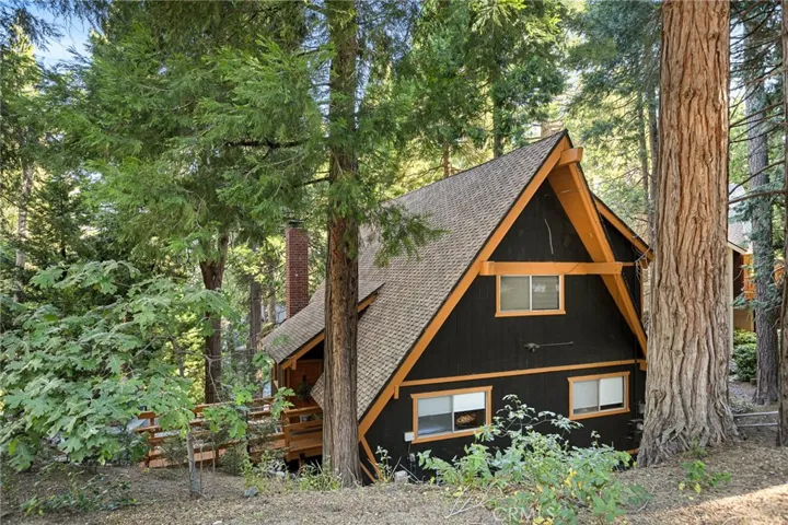 Beautiful Curb Appeal too!