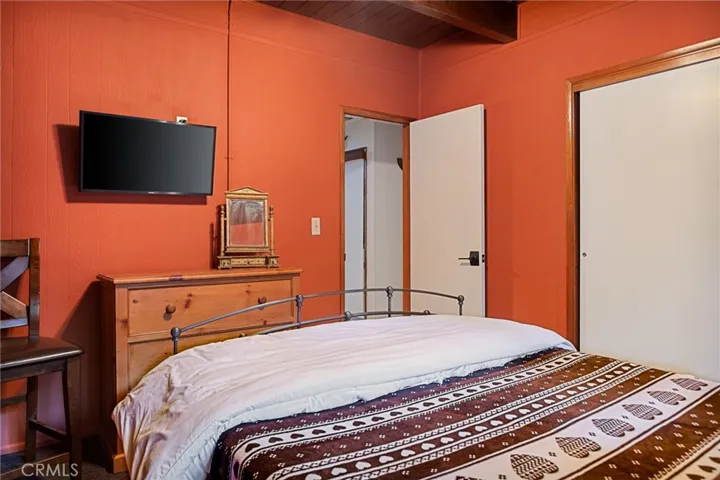 28520 Shenandoah Drive, Lake Arrowhead, California 92352