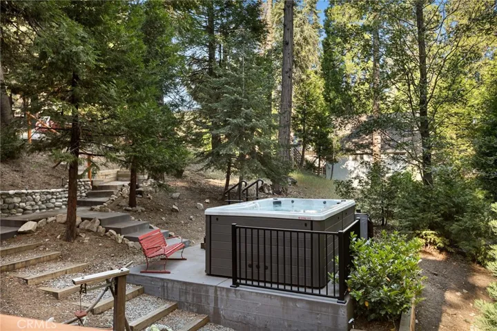 28520 Shenandoah Drive, Lake Arrowhead, California 92352