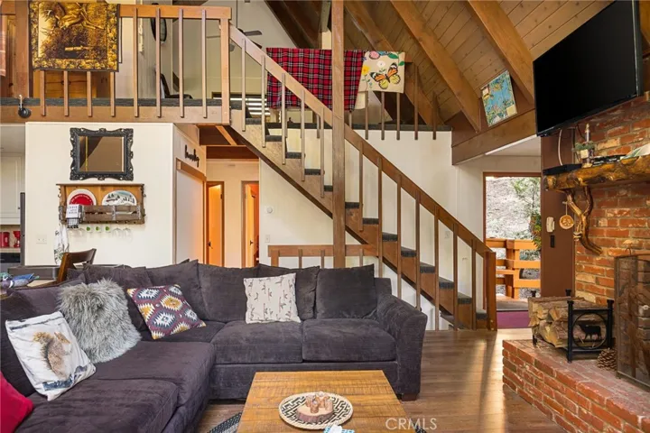 28520 Shenandoah Drive, Lake Arrowhead, California 92352