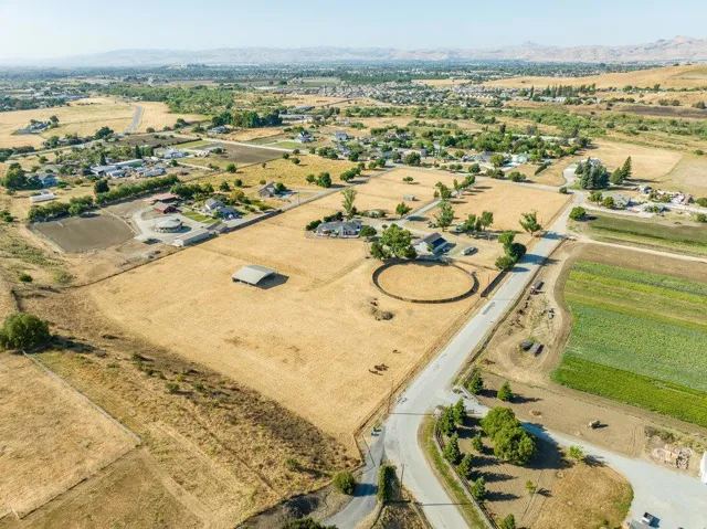 401 Cowden Road, Hollister, California 95023