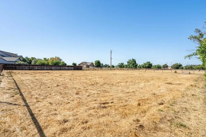 401 Cowden Road, Hollister, California 95023