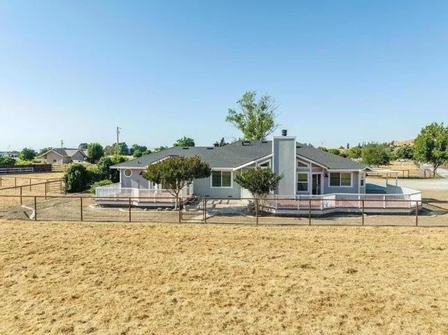 401 Cowden Road, Hollister, California 95023