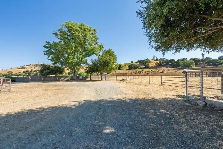 401 Cowden Road, Hollister, California 95023