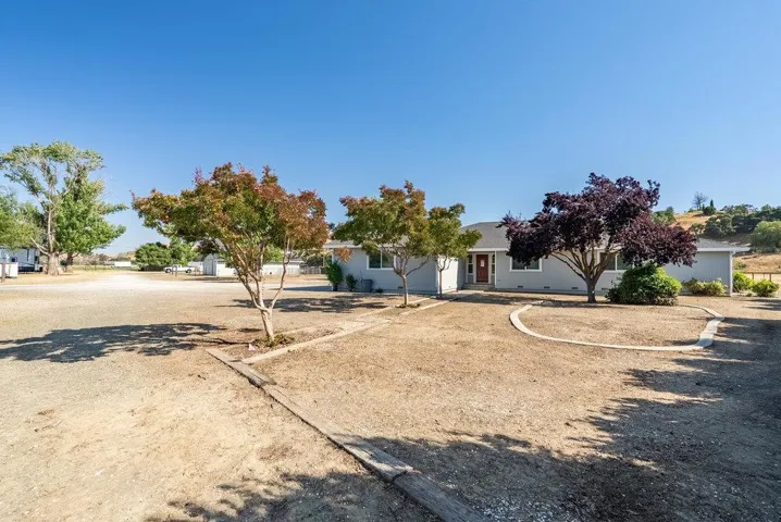 401 Cowden Road, Hollister, California 95023