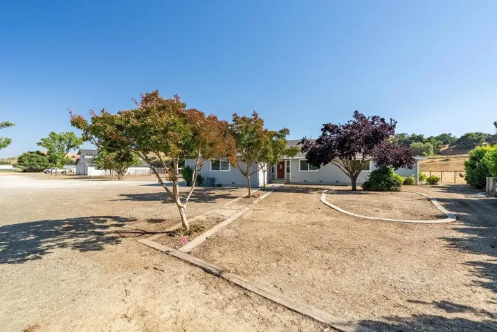 401 Cowden Road, Hollister, California 95023