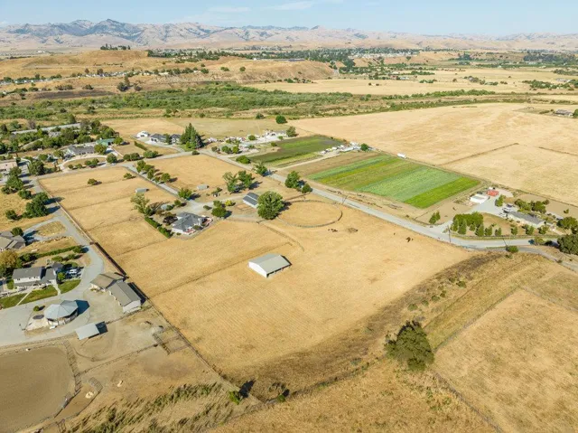 401 Cowden Road, Hollister, California 95023