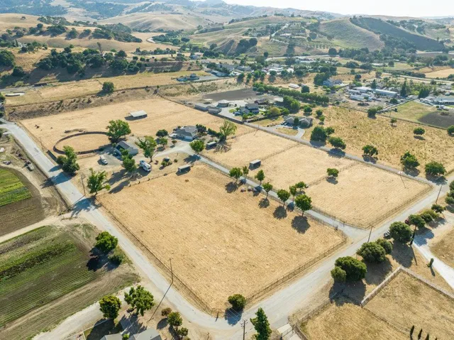401 Cowden Road, Hollister, California 95023
