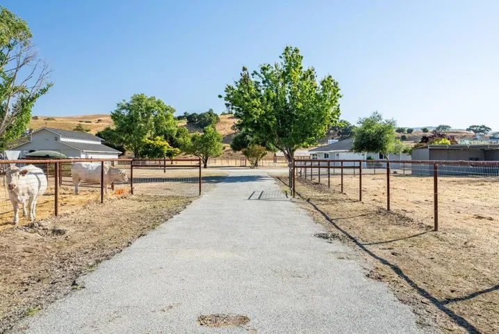 401 Cowden Road, Hollister, California 95023