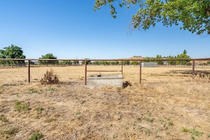 401 Cowden Road, Hollister, California 95023