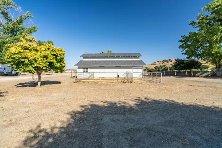 401 Cowden Road, Hollister, California 95023