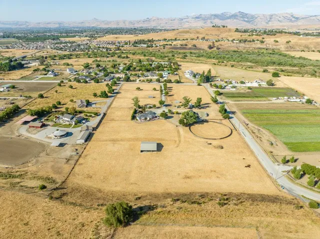 401 Cowden Road, Hollister, California 95023