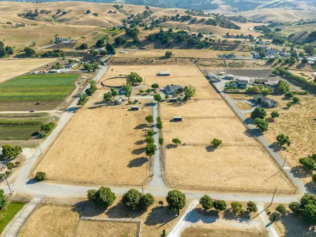 401 Cowden Road, Hollister, California 95023