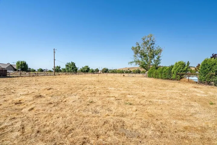 401 Cowden Road, Hollister, California 95023