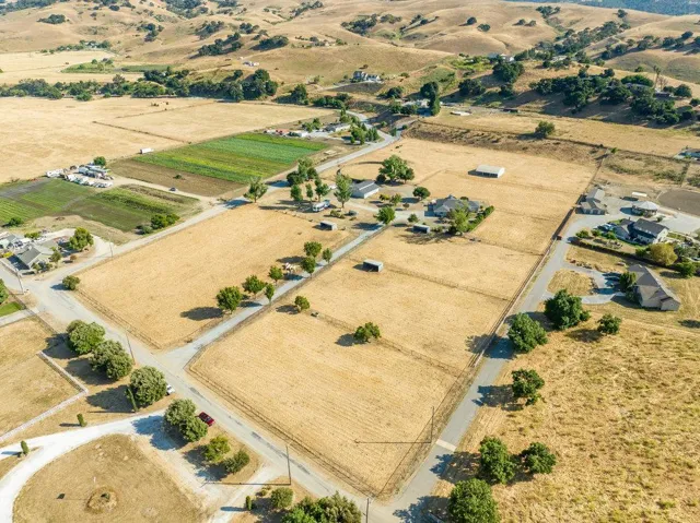 401 Cowden Road, Hollister, California 95023