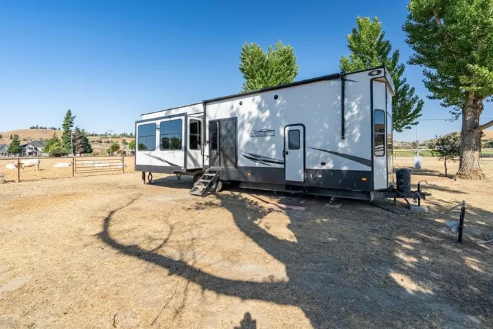 401 Cowden Road, Hollister, California 95023