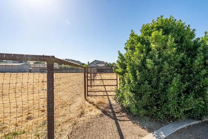 401 Cowden Road, Hollister, California 95023