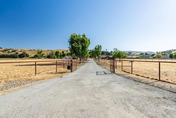 401 Cowden Road, Hollister, California 95023