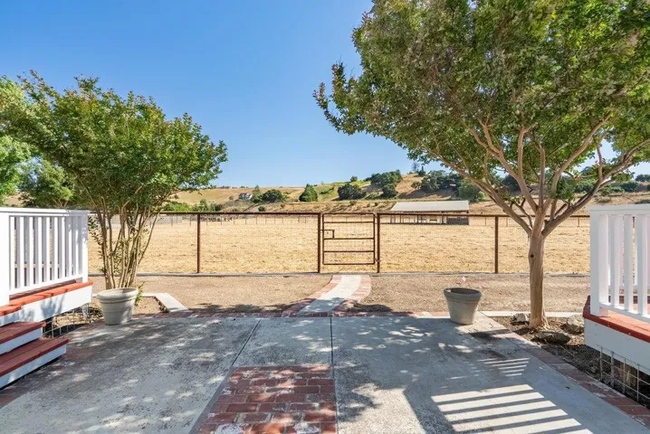 401 Cowden Road, Hollister, California 95023