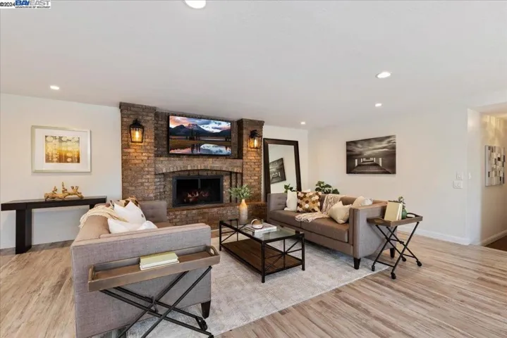 19000 Mayberry Drive, Castro Valley, California 94546