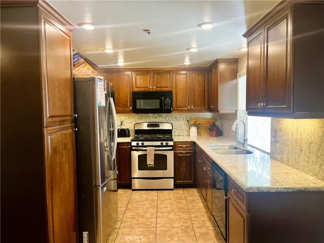 9377 Tangelo Avenue, Fontana, California 92335