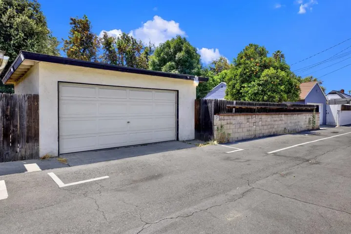 7515 Magnolia Ave, Riverside, California 92504