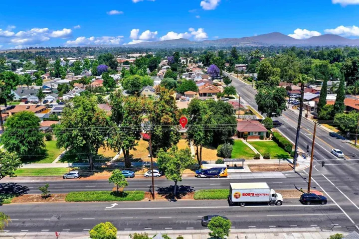 7515 Magnolia Ave, Riverside, California 92504