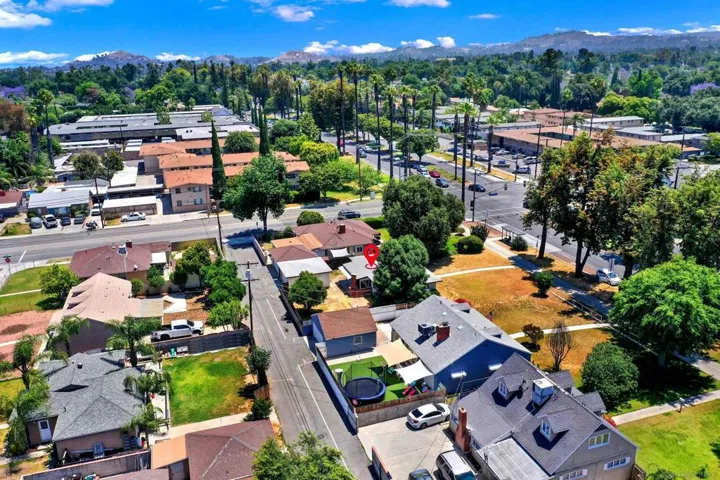 7515 Magnolia Ave, Riverside, California 92504