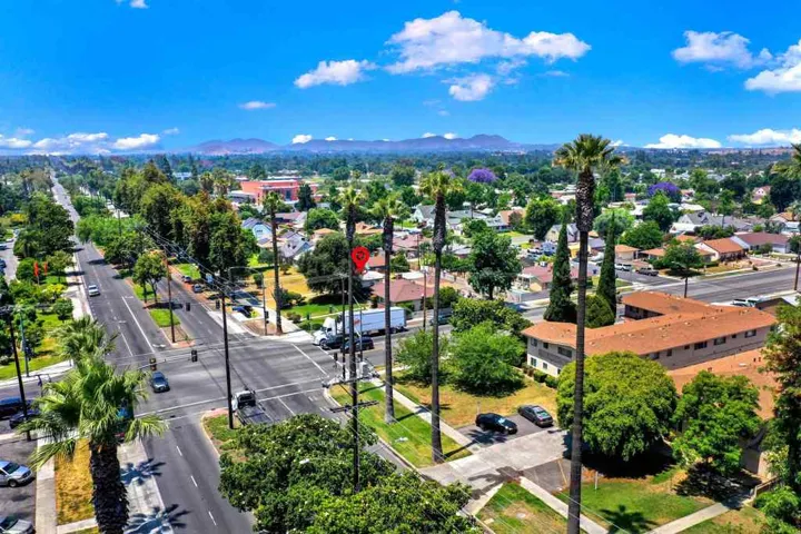 7515 Magnolia Ave, Riverside, California 92504